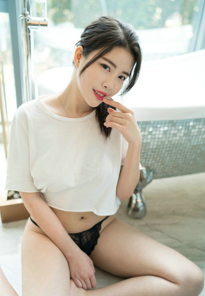 清纯性感妹妹莉尔小露酥胸娇媚妖娆诱惑大胆写真