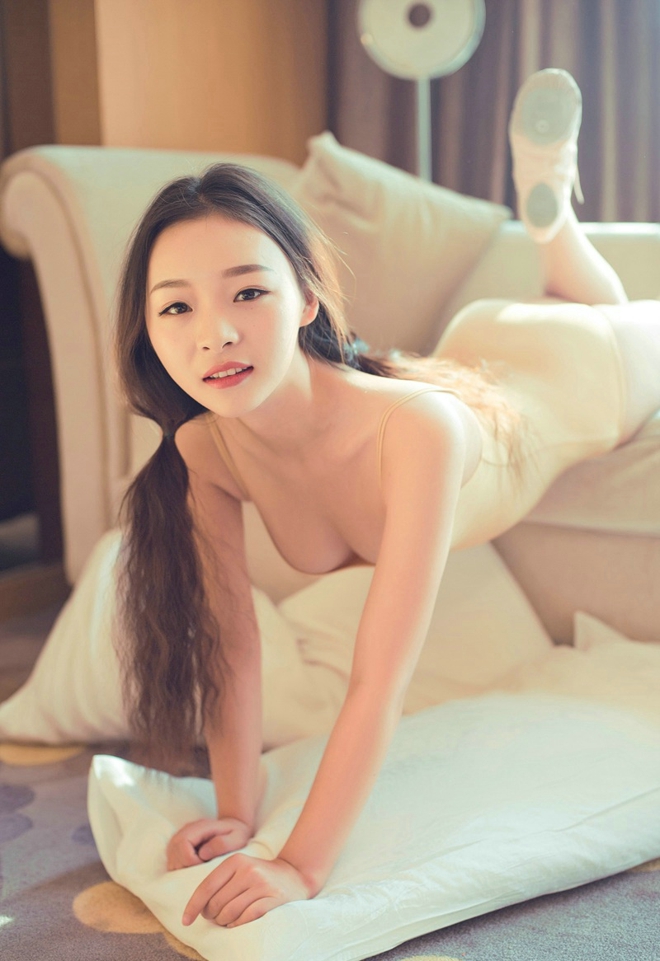 火辣娇艳宅男女神尤Una娜丁字裤翘臀私房销魂娇媚诱人写真