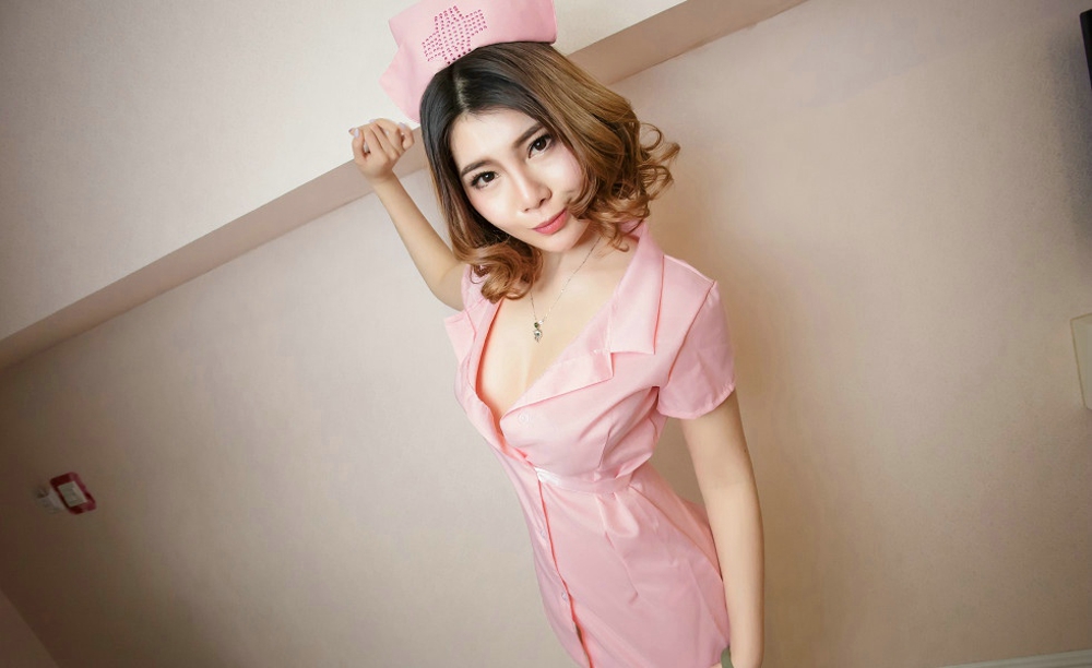 小护士粉色诱惑沐子熙V美腿豪乳写真