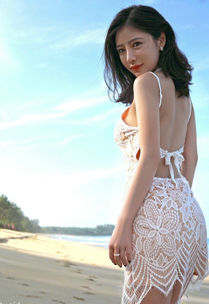 蕾丝挂脖美背连衣裙施忆佳KITTY女神气质海边风情靓丽美腿写真