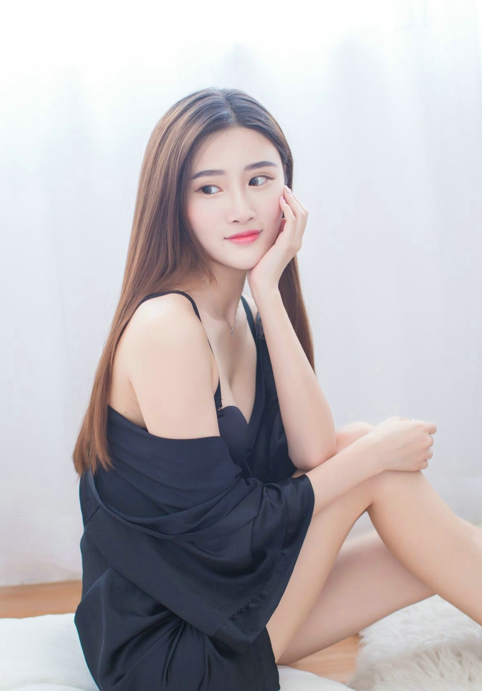 性感女神格格污巫内衣美胸美腿气质妖娆居家私房写真