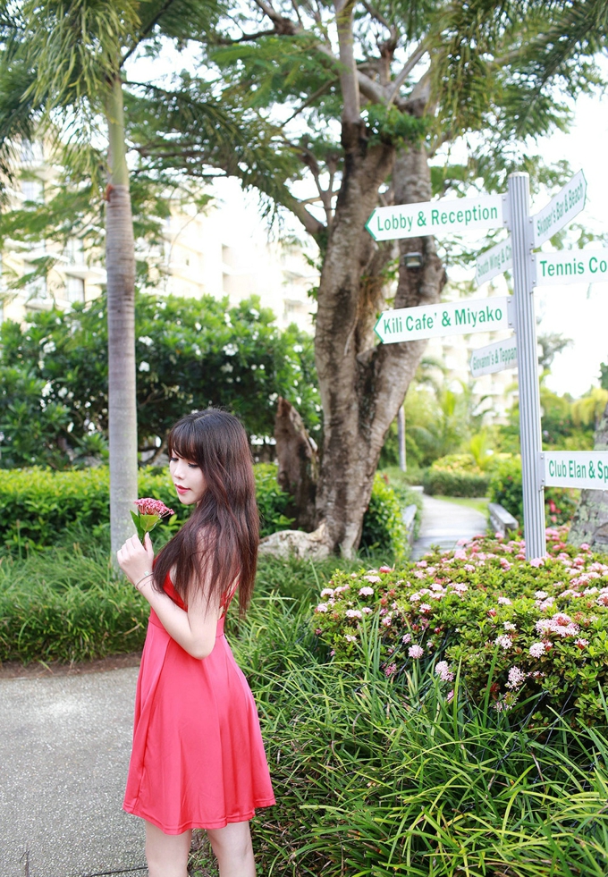 靓丽女神芝芝Booty红裙白皙肌肤诱惑迷人美腿气质妩媚妖娆写真