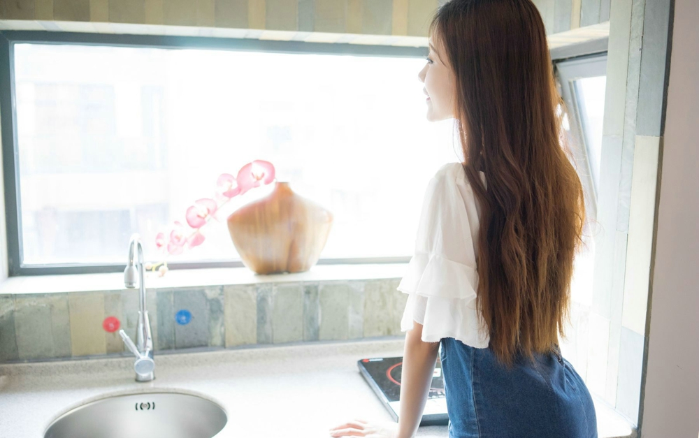 修长美腿诱惑性感女神写真