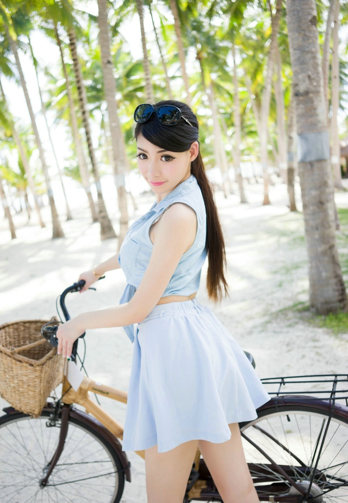 气质美女Mara酱清凉性感诱惑迷人美乳翘臀大长腿养眼写真