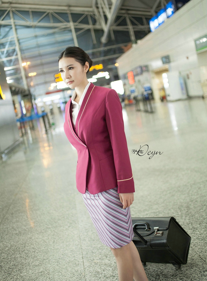 性感迷人气质嫩模顾欣怡空姐的私生活半脱美乳翘臀美腿写真