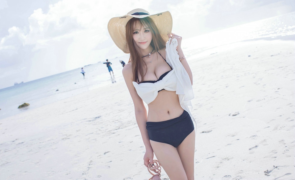 妤薇Vivian比基尼诱惑豪乳翘臀写真