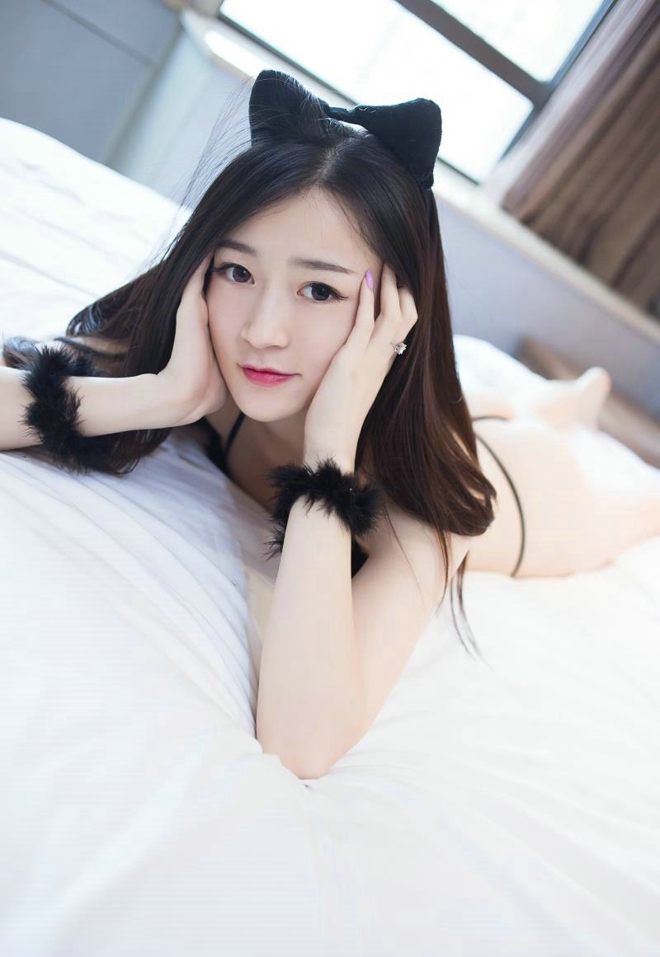 宅男女神小兔子制服美乳娇艳诱人写真