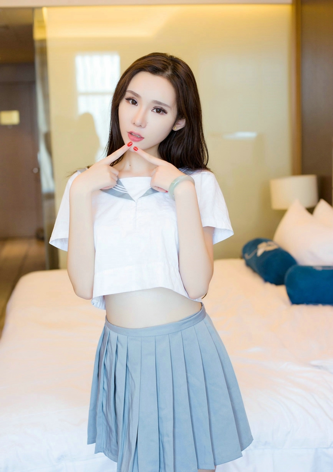 萌琪琪Lrene校园制服可爱清纯卖萌小内裤翘臀诱惑迷人写真