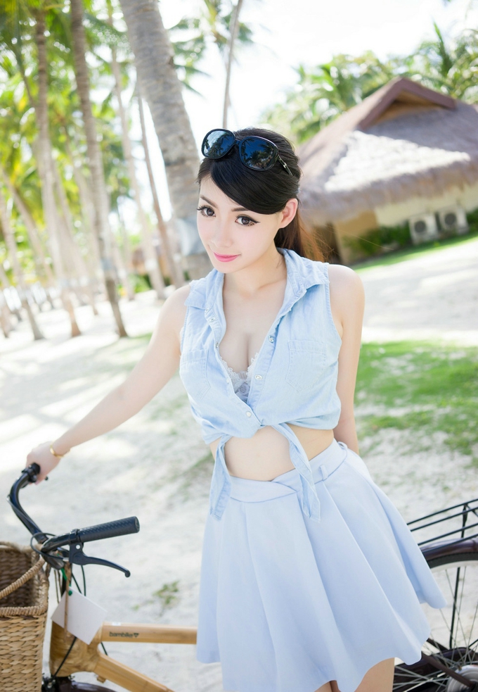气质美女Mara酱清凉性感诱惑迷人美乳翘臀大长腿养眼写真