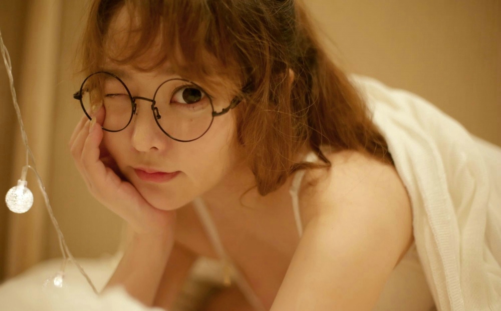 迷人柳侑绮私房性感诱惑美乳翘臀白嫩肌肤激情活力写真