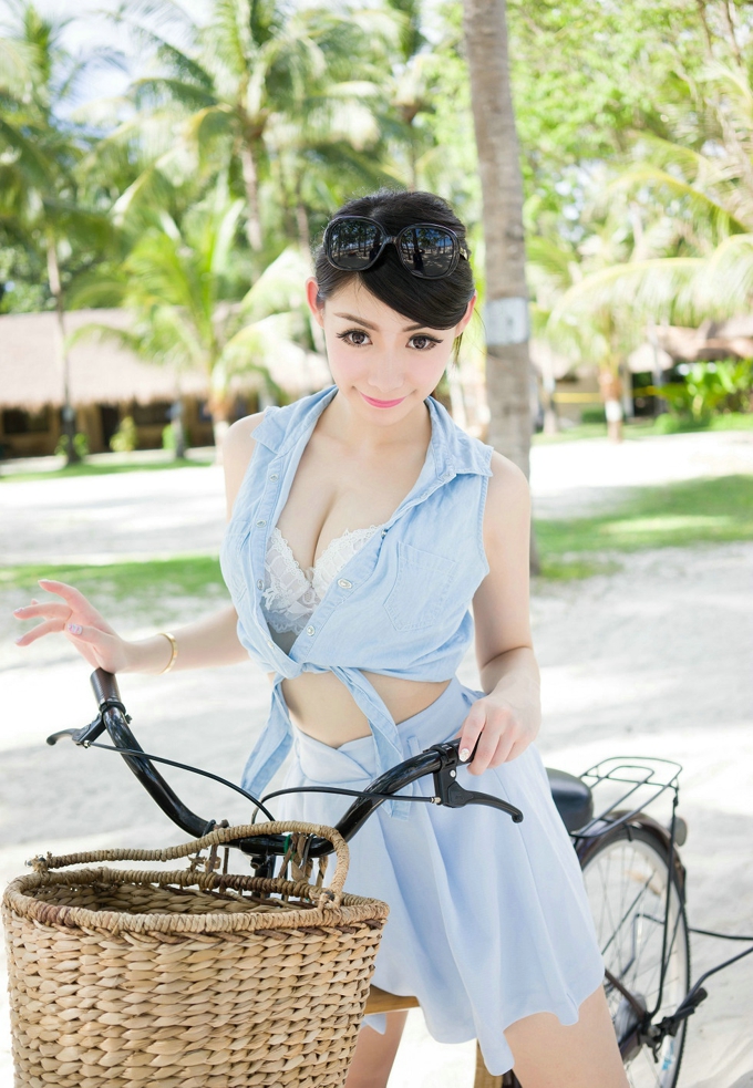 气质美女Mara酱清凉性感诱惑迷人美乳翘臀大长腿养眼写真