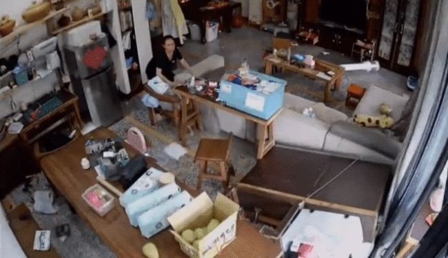 谢依霖曝光家中地震画面 家人逃离时险些被砸