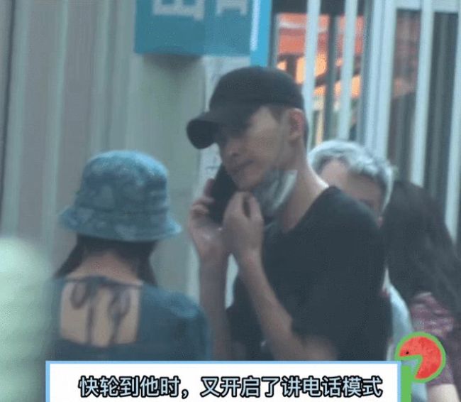 张翰被曝吃饭逛街电话不停 似乎未受新剧争议影响