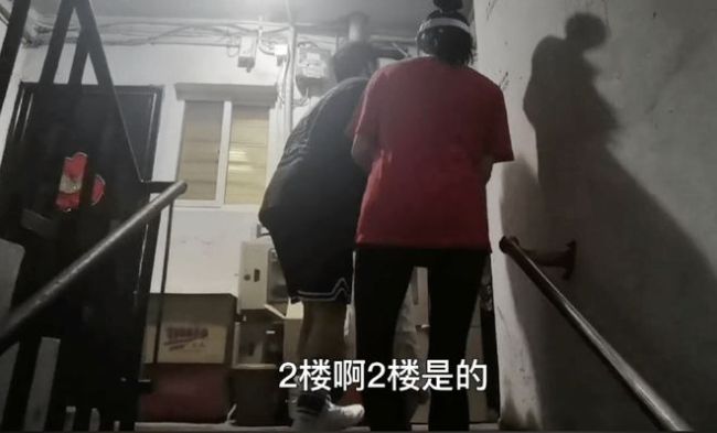 郑恺带妻儿回老家共度国庆 家人罕见出镜其乐融融