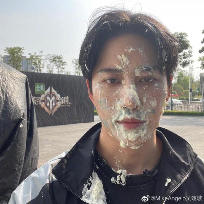 泰星Mike官宣中文名吴翊歌 透露张智霖帮忙取名