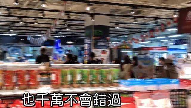 46岁林心如现身路边买菜 大秀腹肌尽显好身材