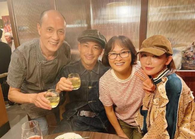 林志玲夫妇与杨祐宁夫妇聚餐 画面温馨其乐融融