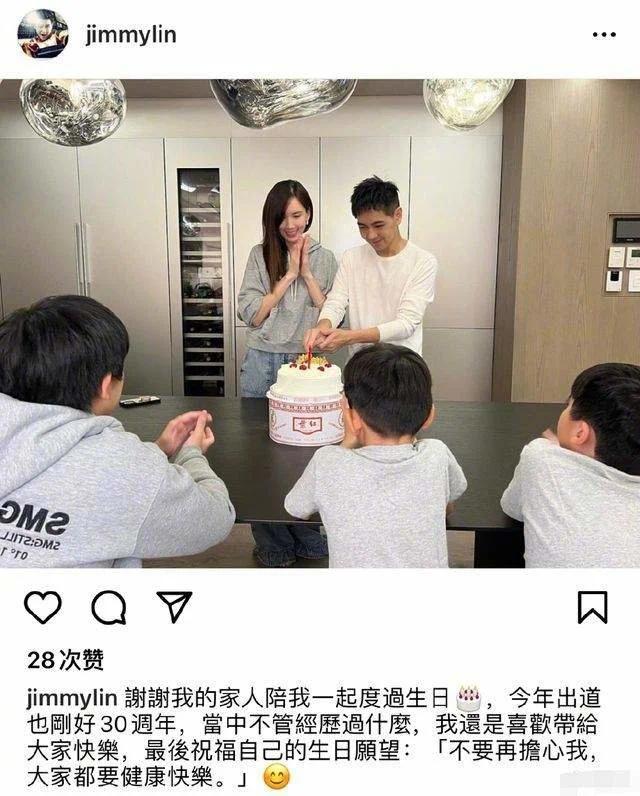 48岁林志颖晒工作花絮 穿古装面部圆润下颌线模糊