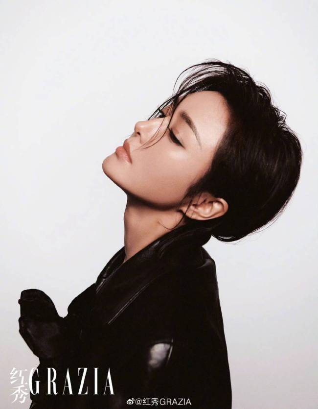 43岁姐姐真香！秦岚大秀美腿 性感撩人