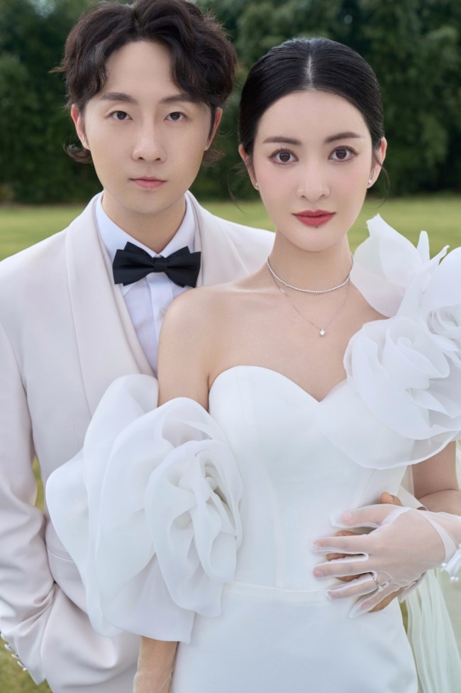 宋秉洋官宣和相恋13年女友结婚 婚纱大片曝光