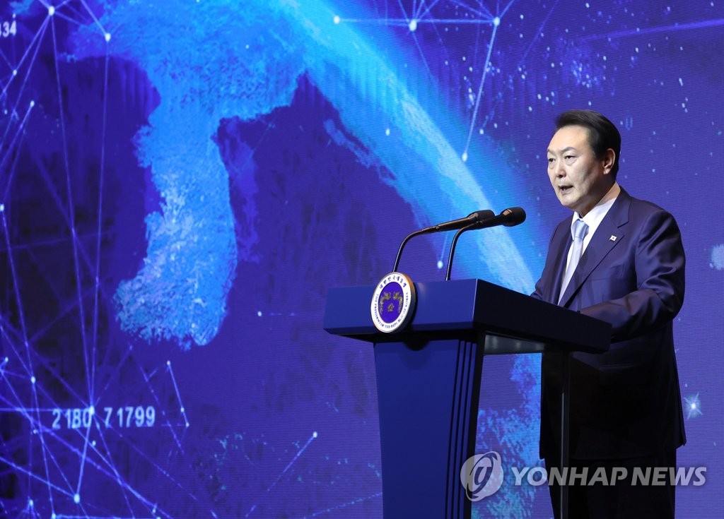当地时间28日,尹锡悦在“未来太空经济路线图”发布会上讲话 图源:韩联社