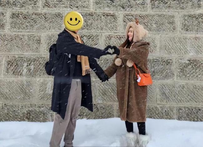 Selina讲述怀孕过程：拿着验孕棒感动哭了