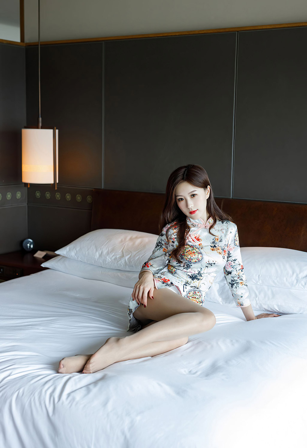 杨紫嫣Cynthia古典韵味旗袍与现代性感丝袜