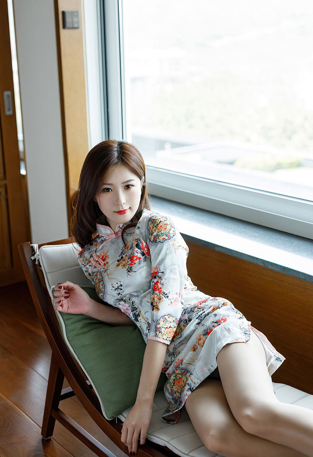 杨紫嫣Cynthia古典韵味旗袍与现代性感丝袜