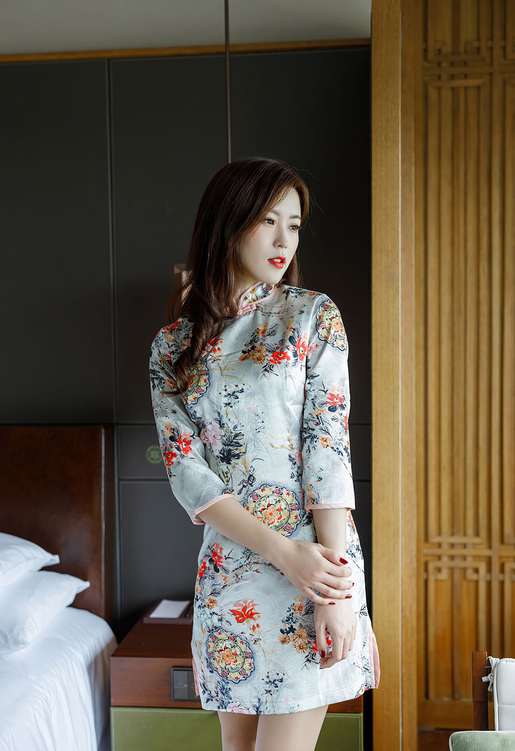 杨紫嫣Cynthia古典韵味旗袍与现代性感丝袜