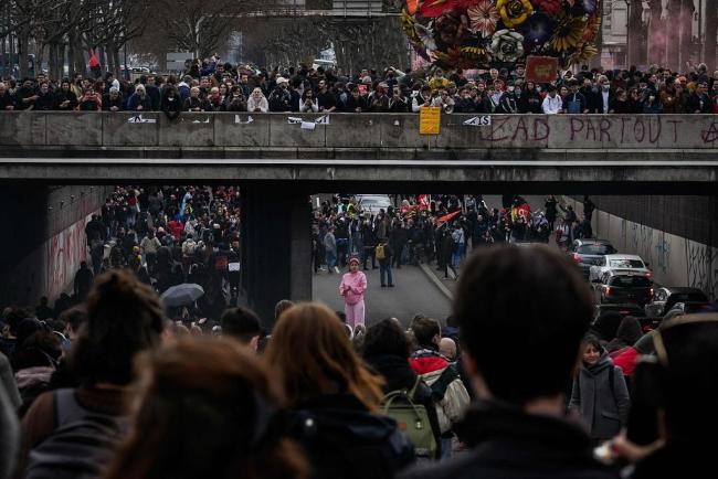 百万人上街，法国举行第九轮全国大罢工反对退改