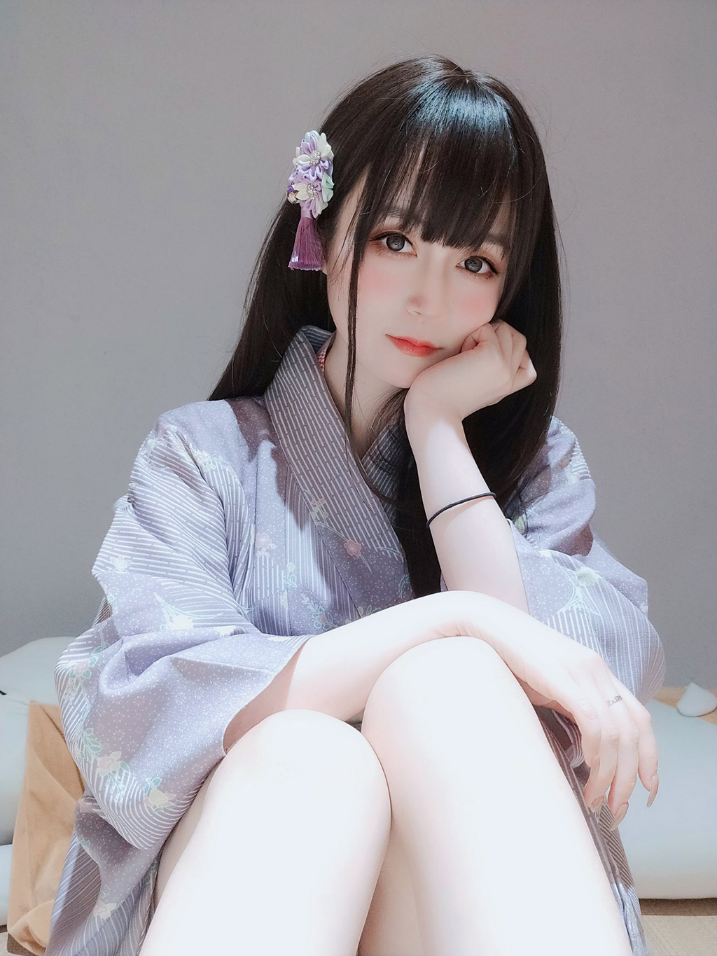白银小姐姐连体高叉死库水浴池戏水
