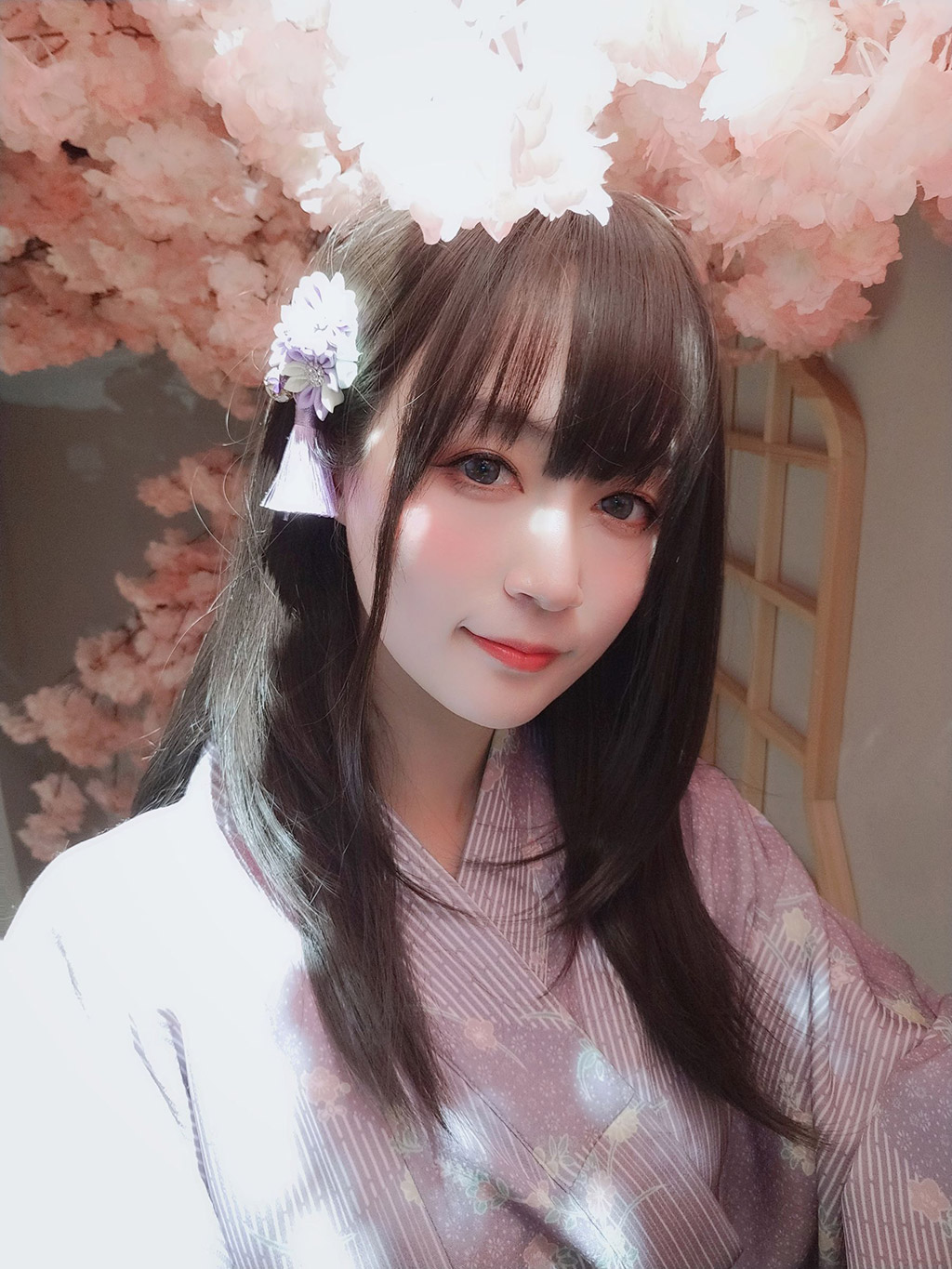 白银小姐姐连体高叉死库水浴池戏水
