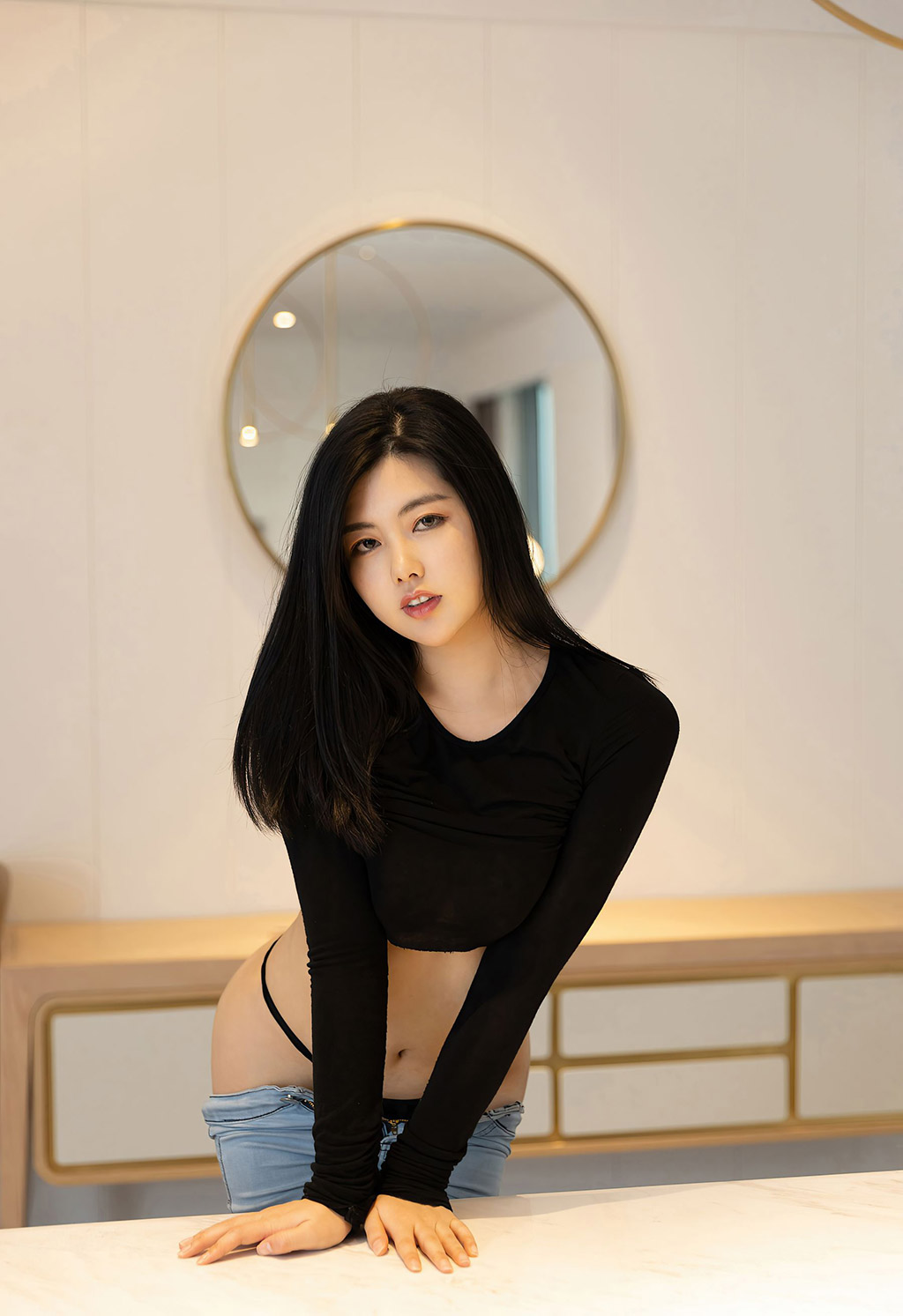 娜露Selena牛仔裤修饰的无可比拟美臀