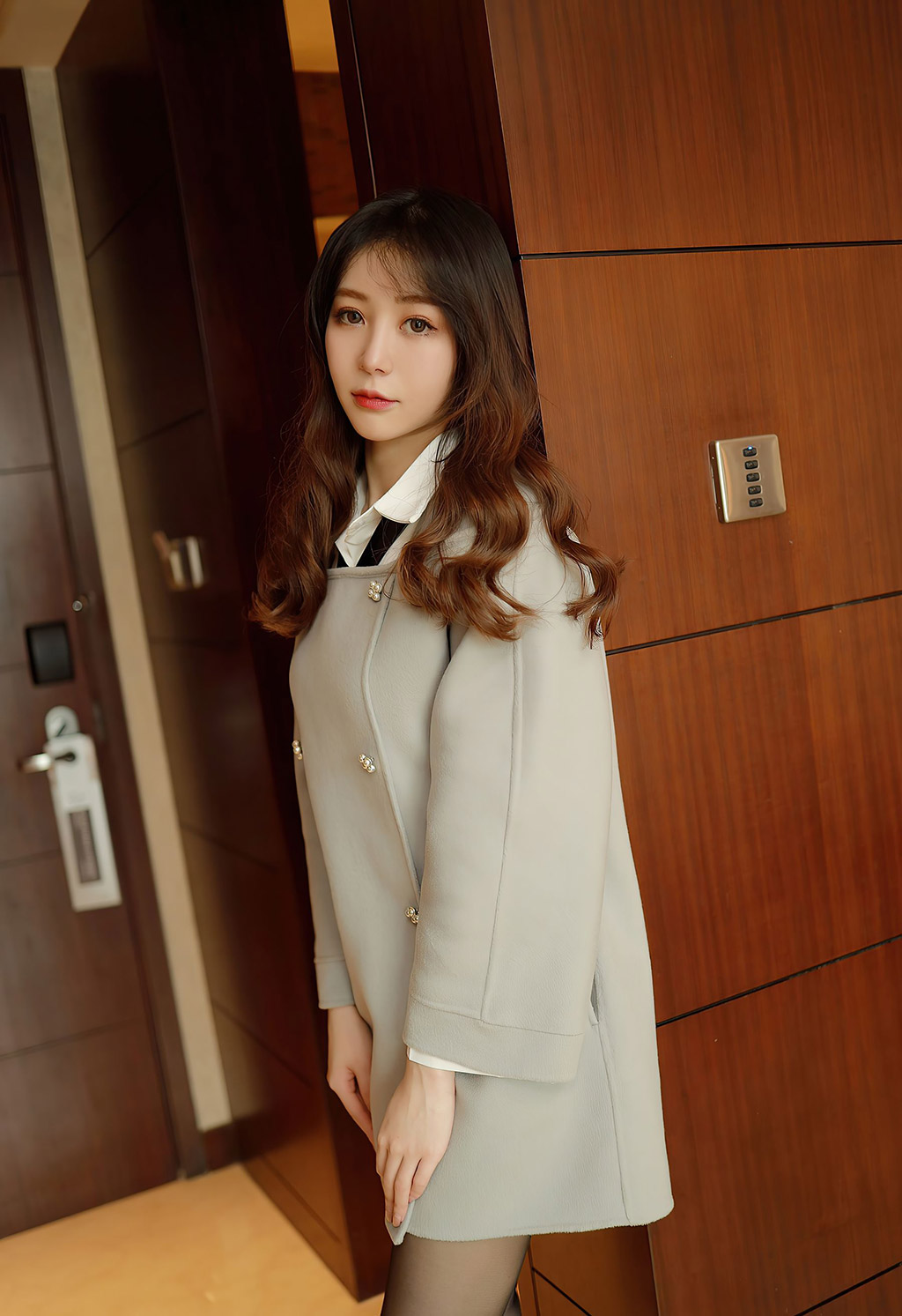 水水er肌肤雪白娇柔胜雪身材婀娜多姿的美女