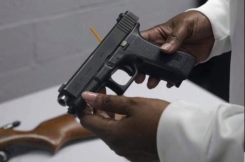 美媒：美国北卡罗来纳州放宽购枪许可