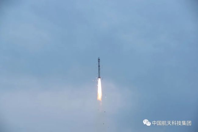 中国成功发射一箭四星！组成国际上首个车轮式卫星编队！