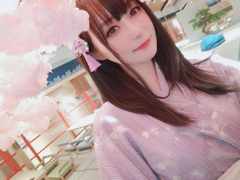 白银小姐姐白花花的肥臀夺目耀眼