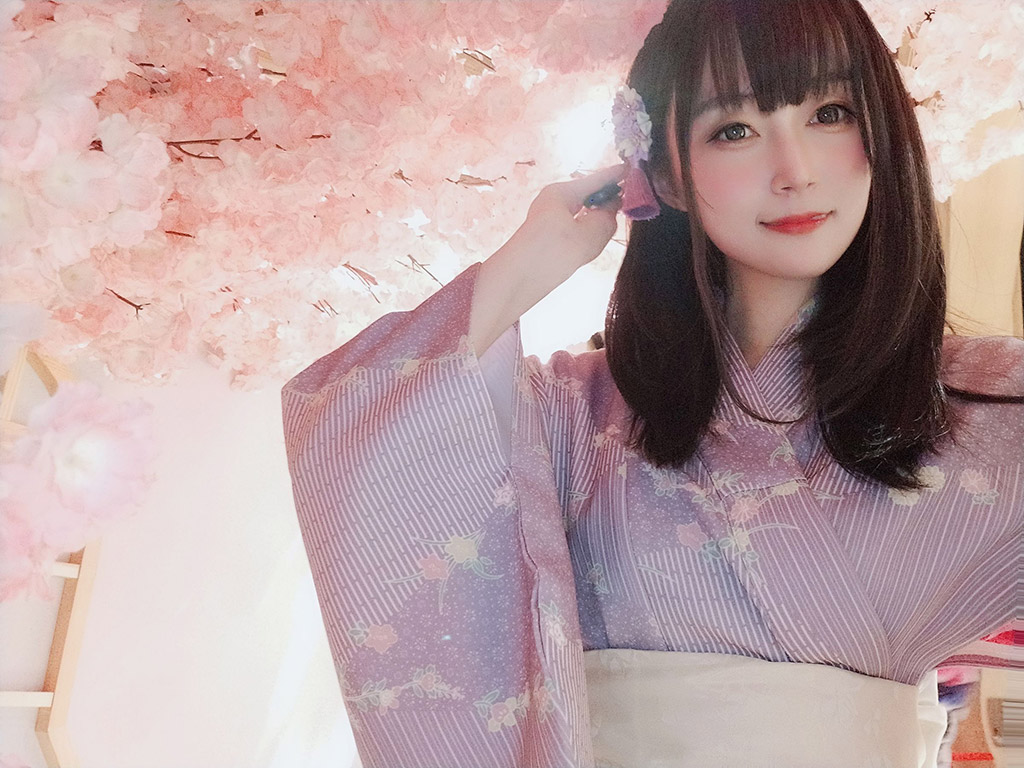 白银小姐姐白花花的肥臀夺目耀眼