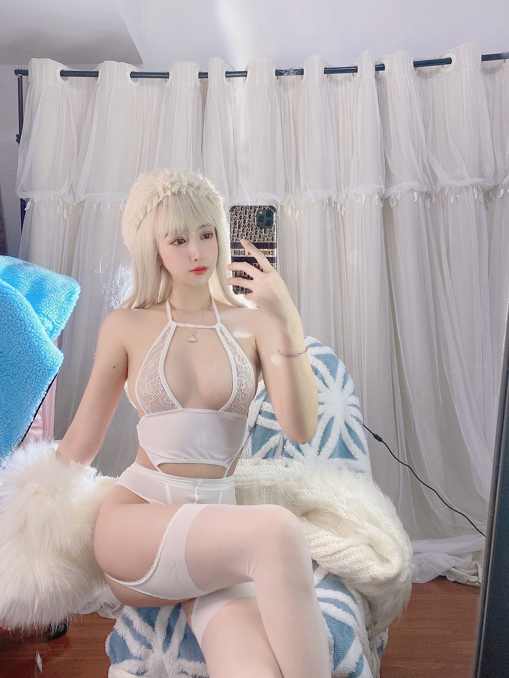 斗鱼米线线sama白月光Cosplay白皙挺拔美胸