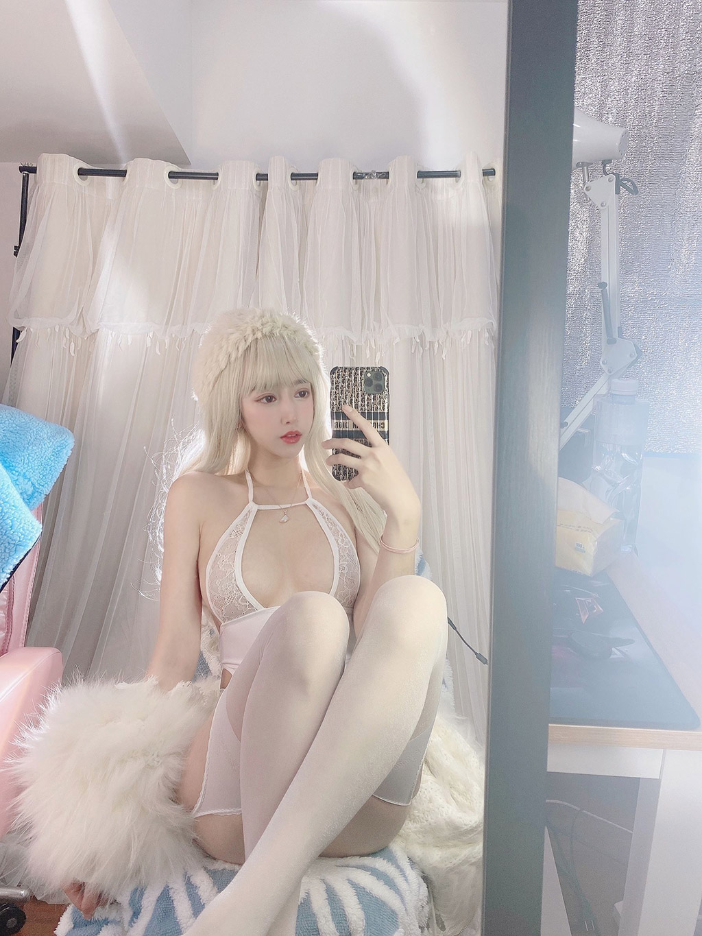 斗鱼米线线sama白月光Cosplay白皙挺拔美胸