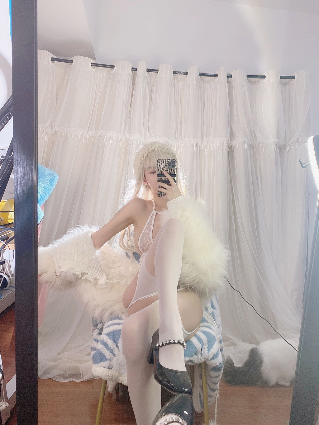 斗鱼米线线sama白月光Cosplay白皙挺拔美胸