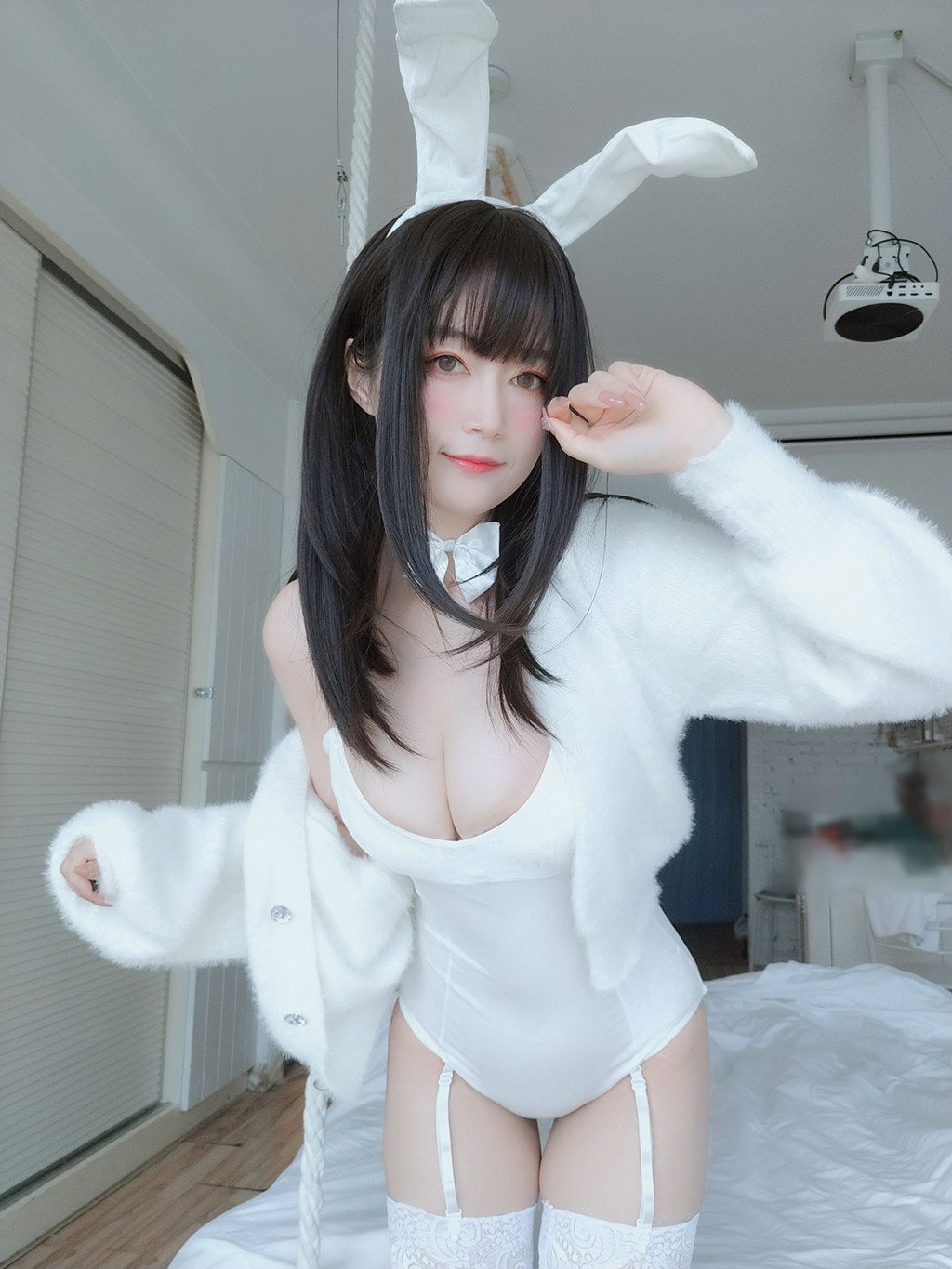 白银小姐姐Cos白丝兔子巨乳乱颤