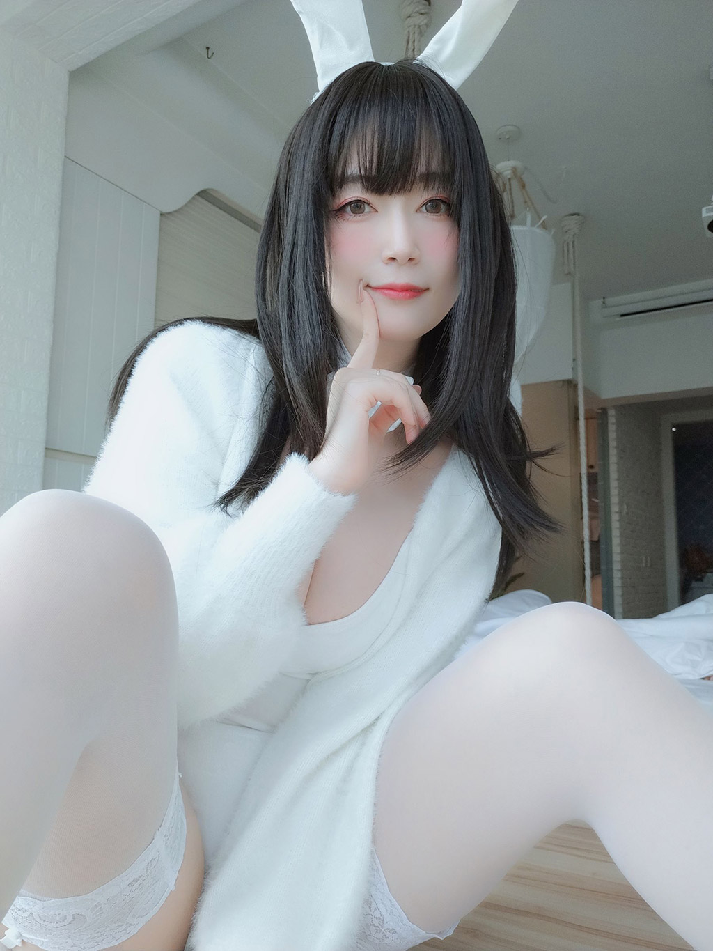 白银小姐姐Cos白丝兔子巨乳乱颤