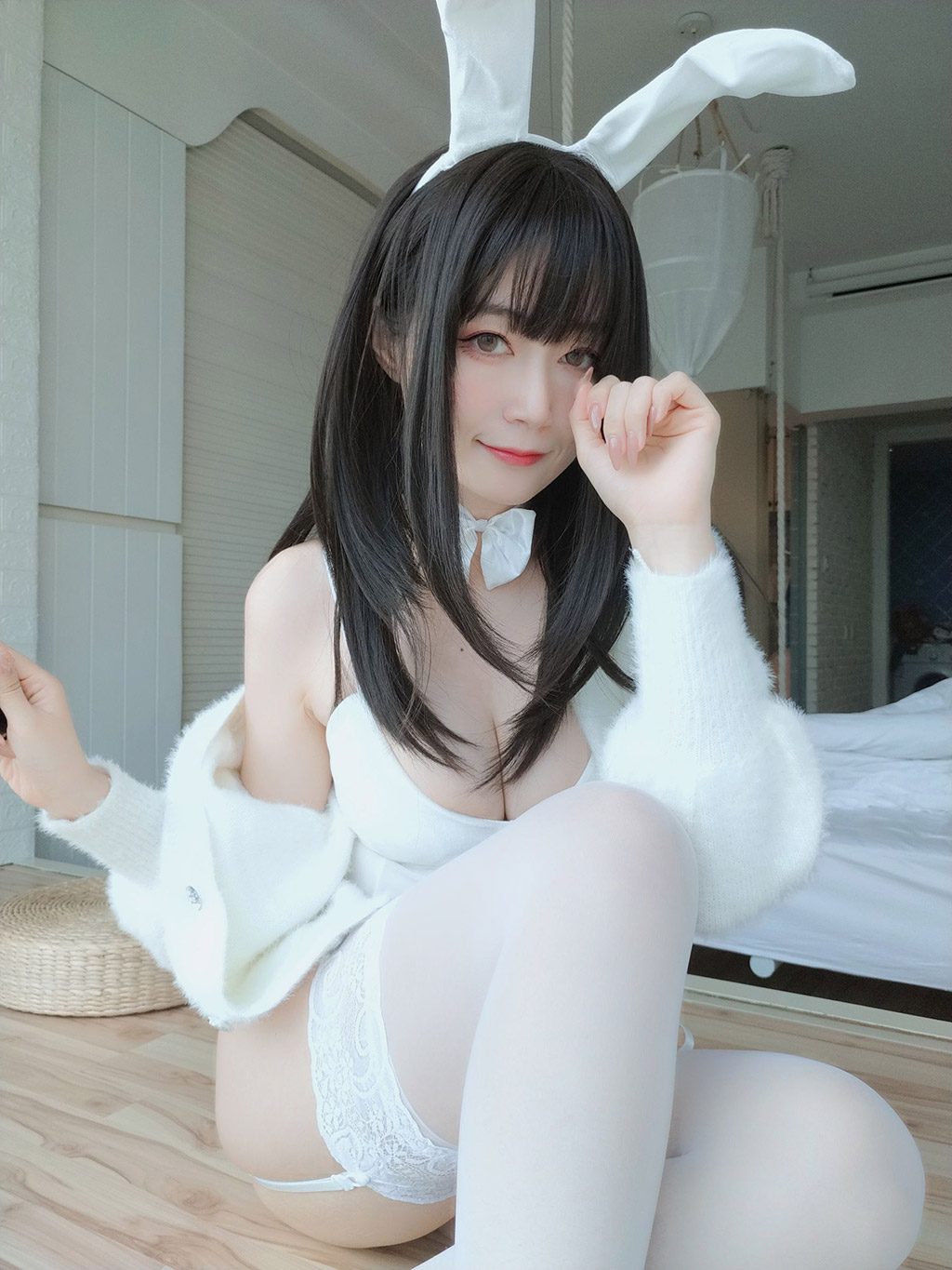 白银小姐姐Cos白丝兔子巨乳乱颤