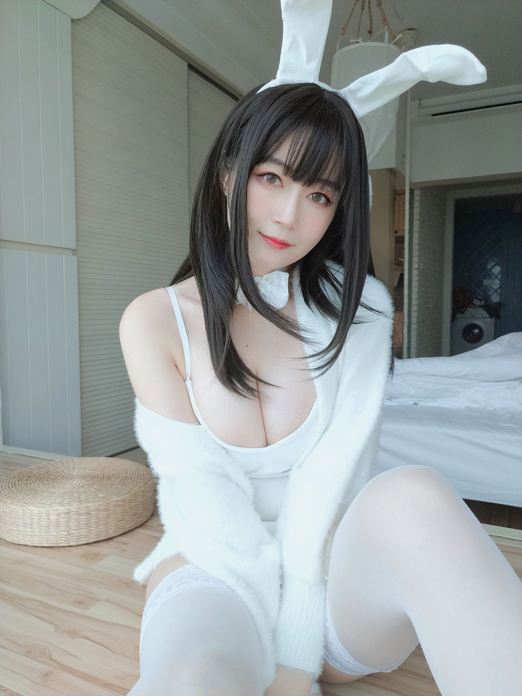 白银小姐姐Cos白丝兔子巨乳乱颤