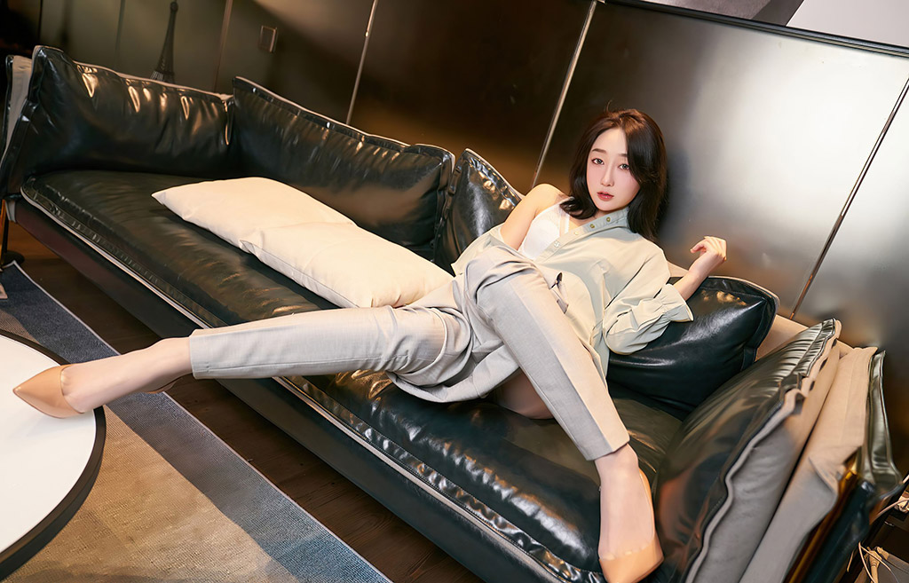 九月生动人的女秘书娇柔粉透欲滴的妹子