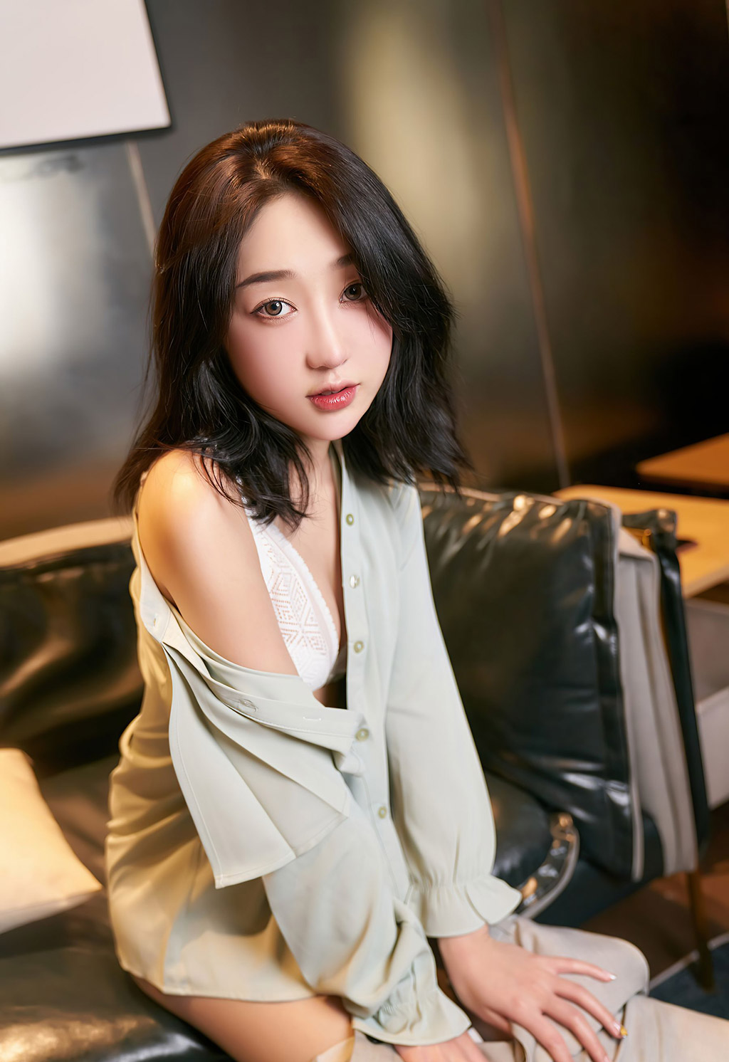 九月生动人的女秘书娇柔粉透欲滴的妹子