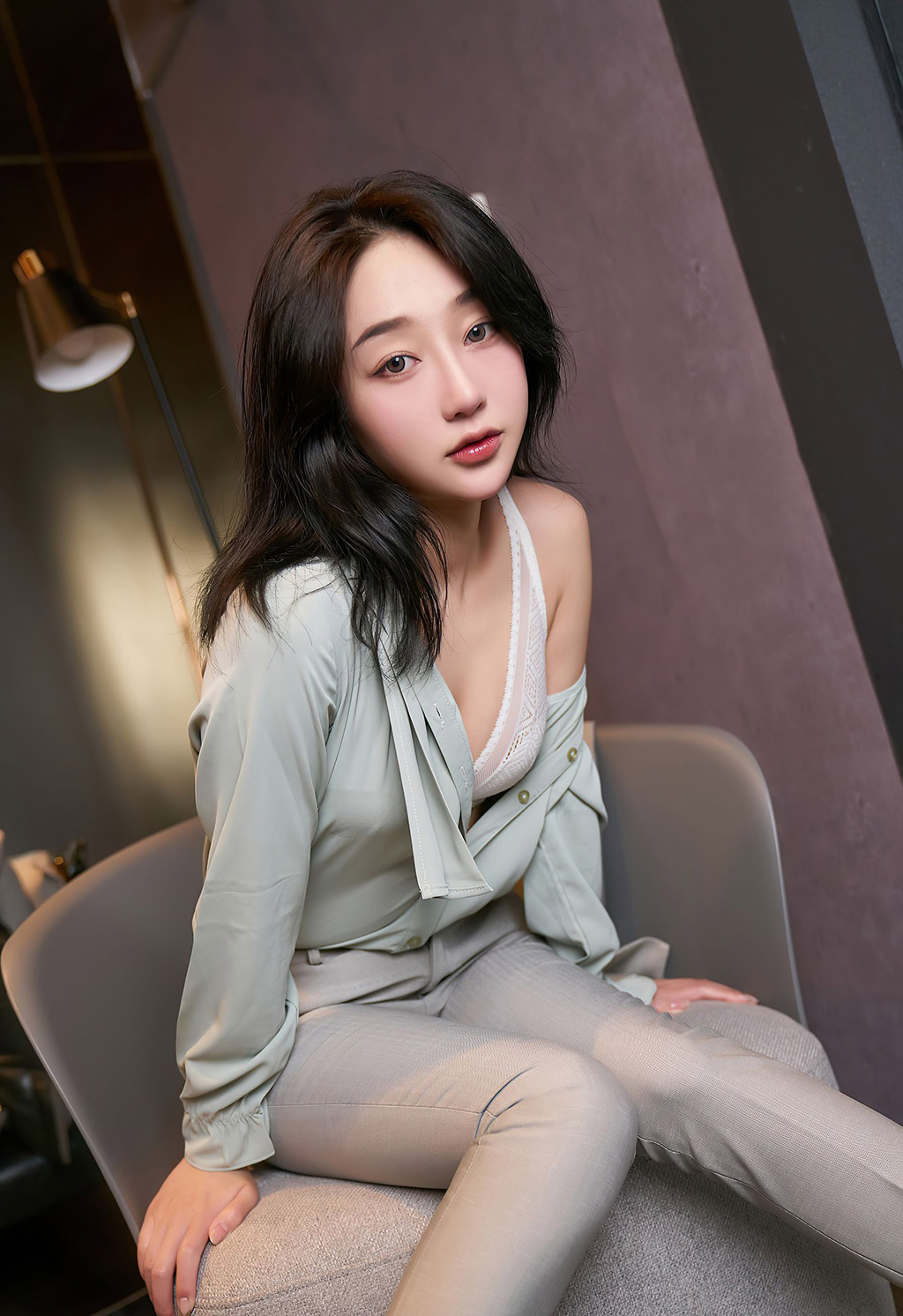 九月生动人的女秘书娇柔粉透欲滴的妹子