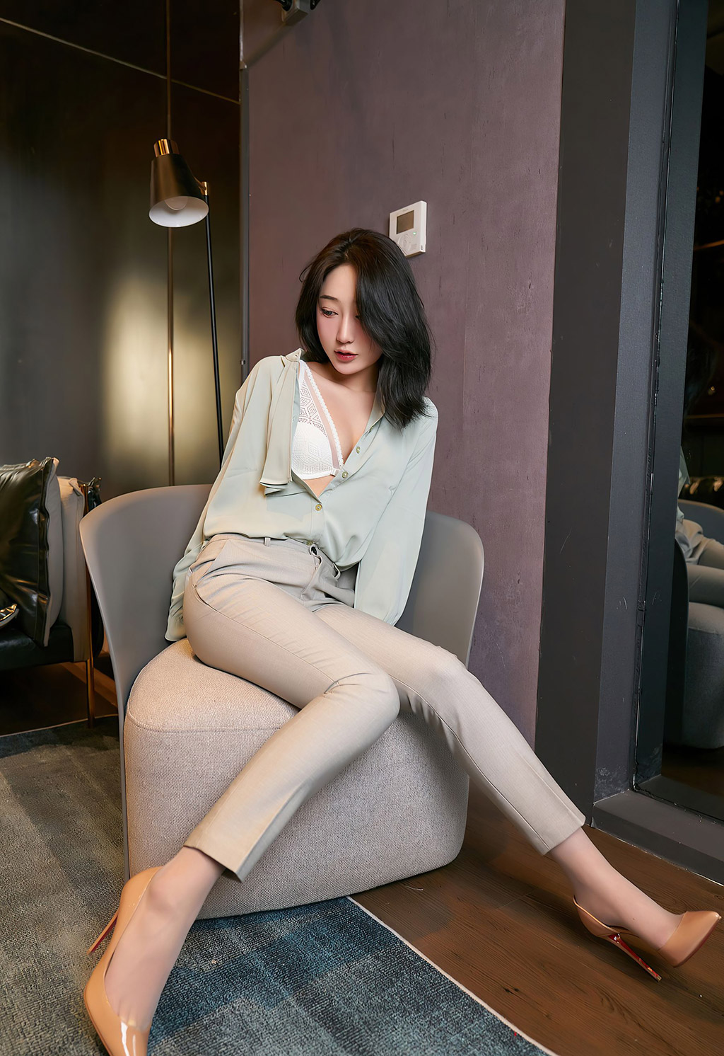 九月生动人的女秘书娇柔粉透欲滴的妹子