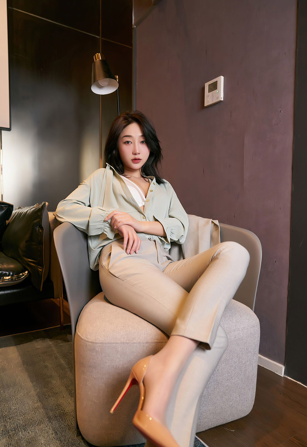 九月生动人的女秘书娇柔粉透欲滴的妹子